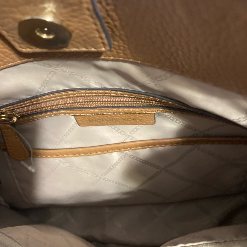 Micheal Kors Purse - Picture 7 of 16
